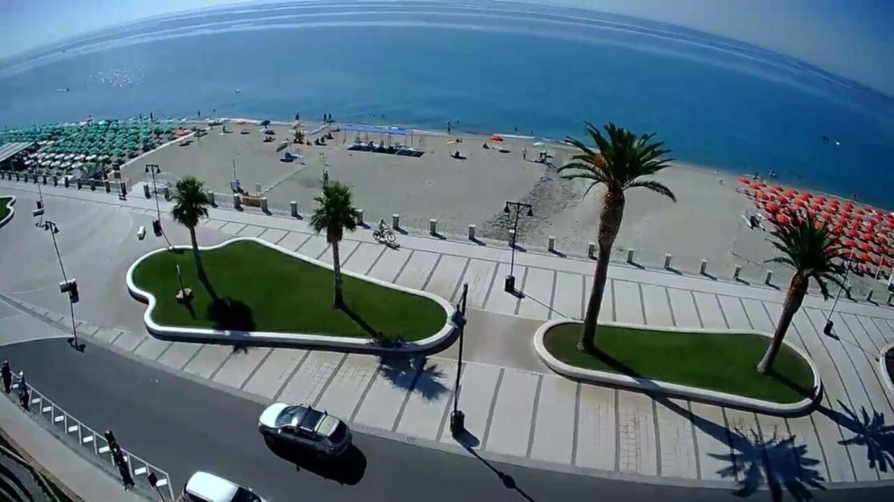 Hotel Mediterraneo Roccella Ionica Exterior foto