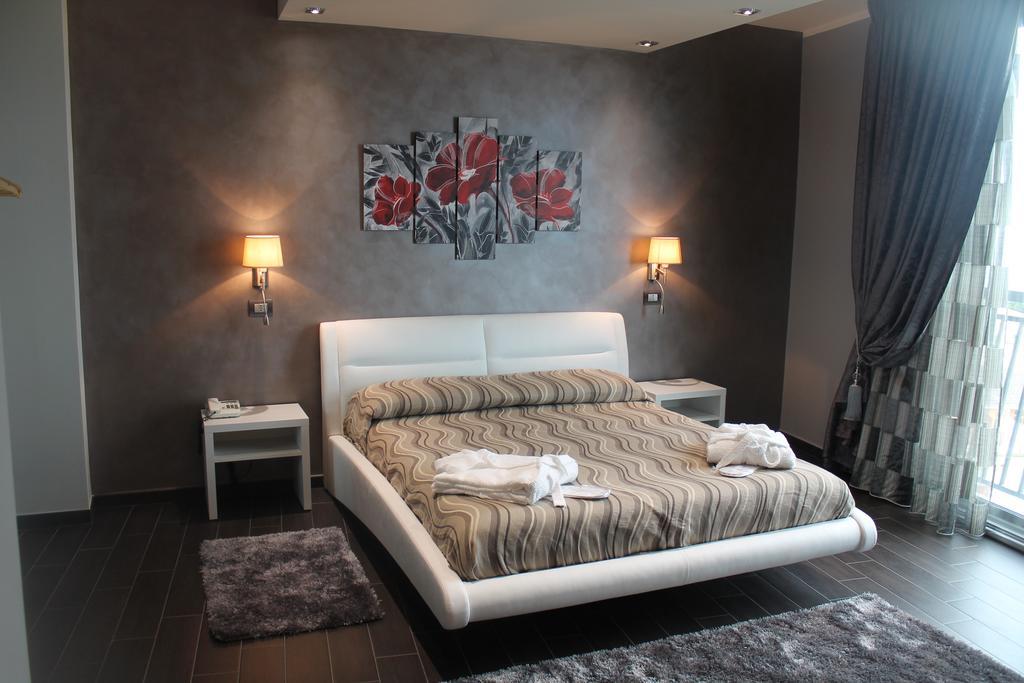 Hotel Mediterraneo Roccella Ionica Quarto foto