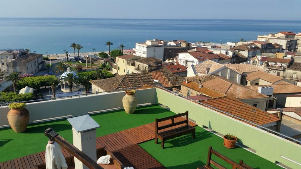 Hotel Mediterraneo Roccella Ionica Exterior foto